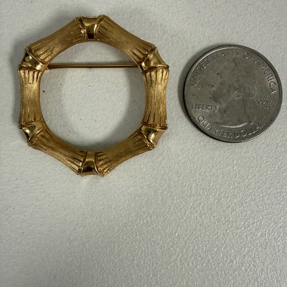 Vintage Avon Gold Tone Bamboo-Inspired Brooch 1974 - Picture 5 of 7